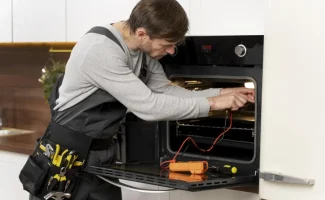 mini-service-maintenance-worker-repairing